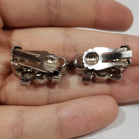 [5/$25] Beautiful Rhinestone Clip-on Earrings - Picture 5 of 6